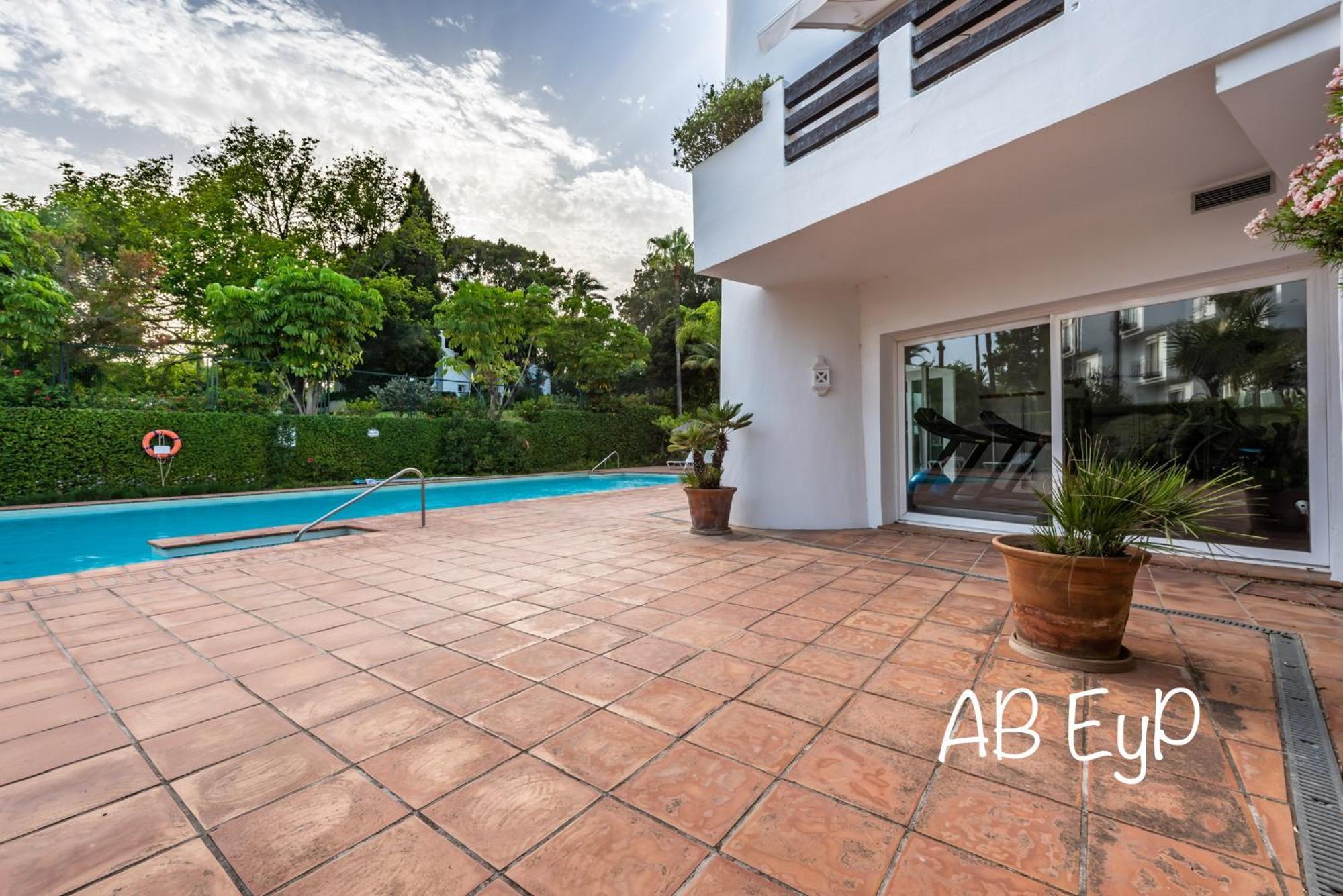 Alcazaba Beach Apartment Estepona Ngoại thất bức ảnh