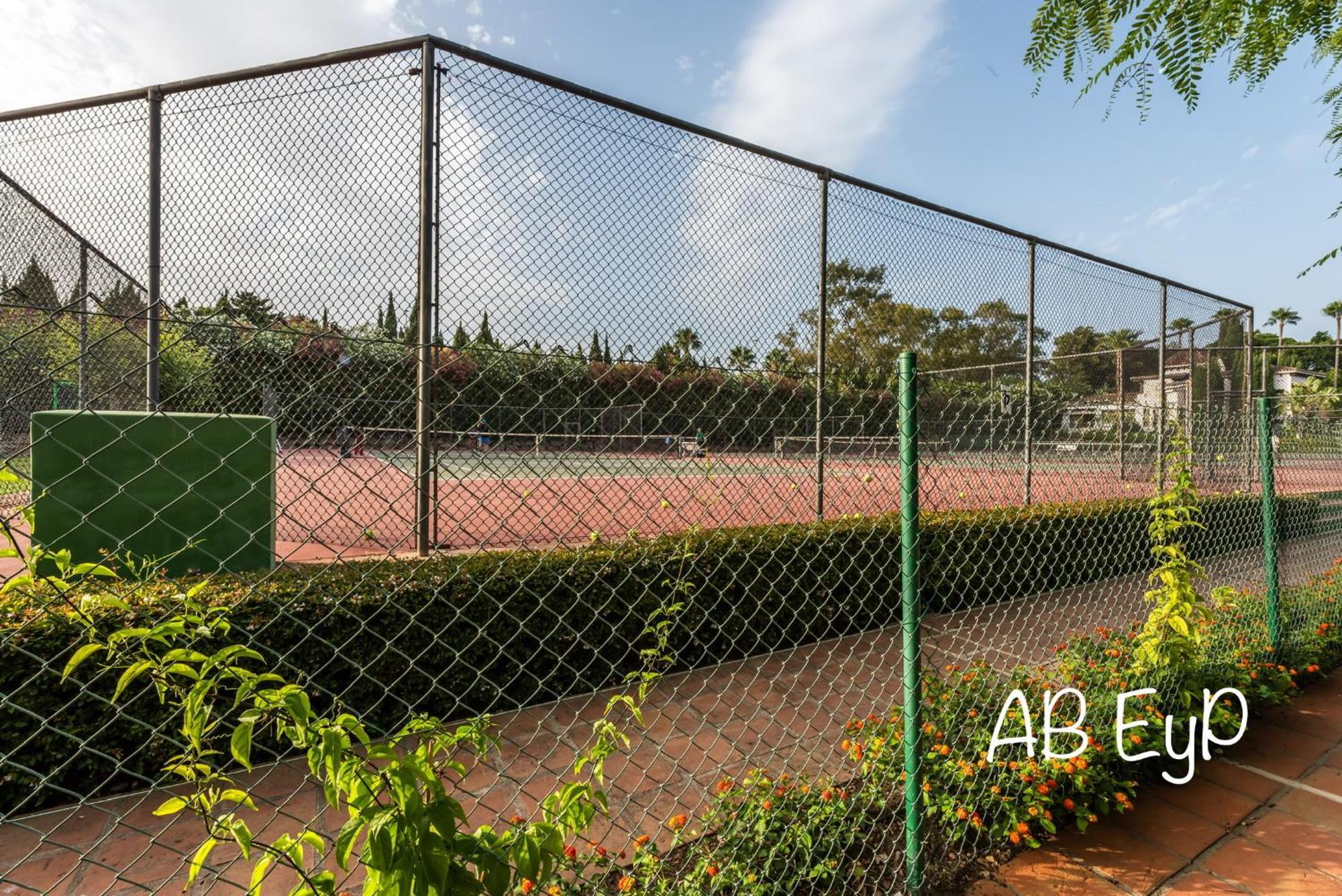 Alcazaba Beach Apartment Estepona Ngoại thất bức ảnh