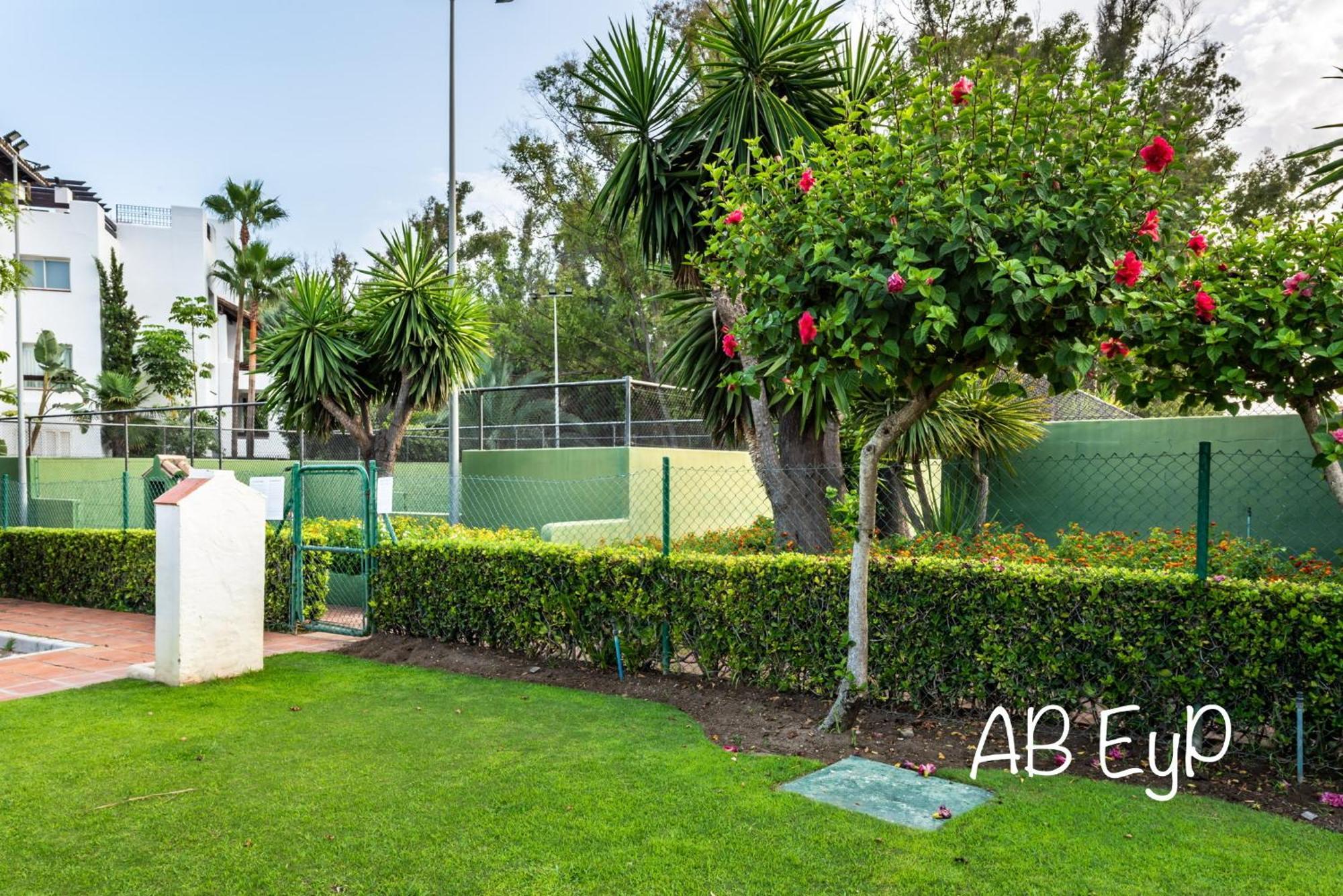 Alcazaba Beach Apartment Estepona Ngoại thất bức ảnh