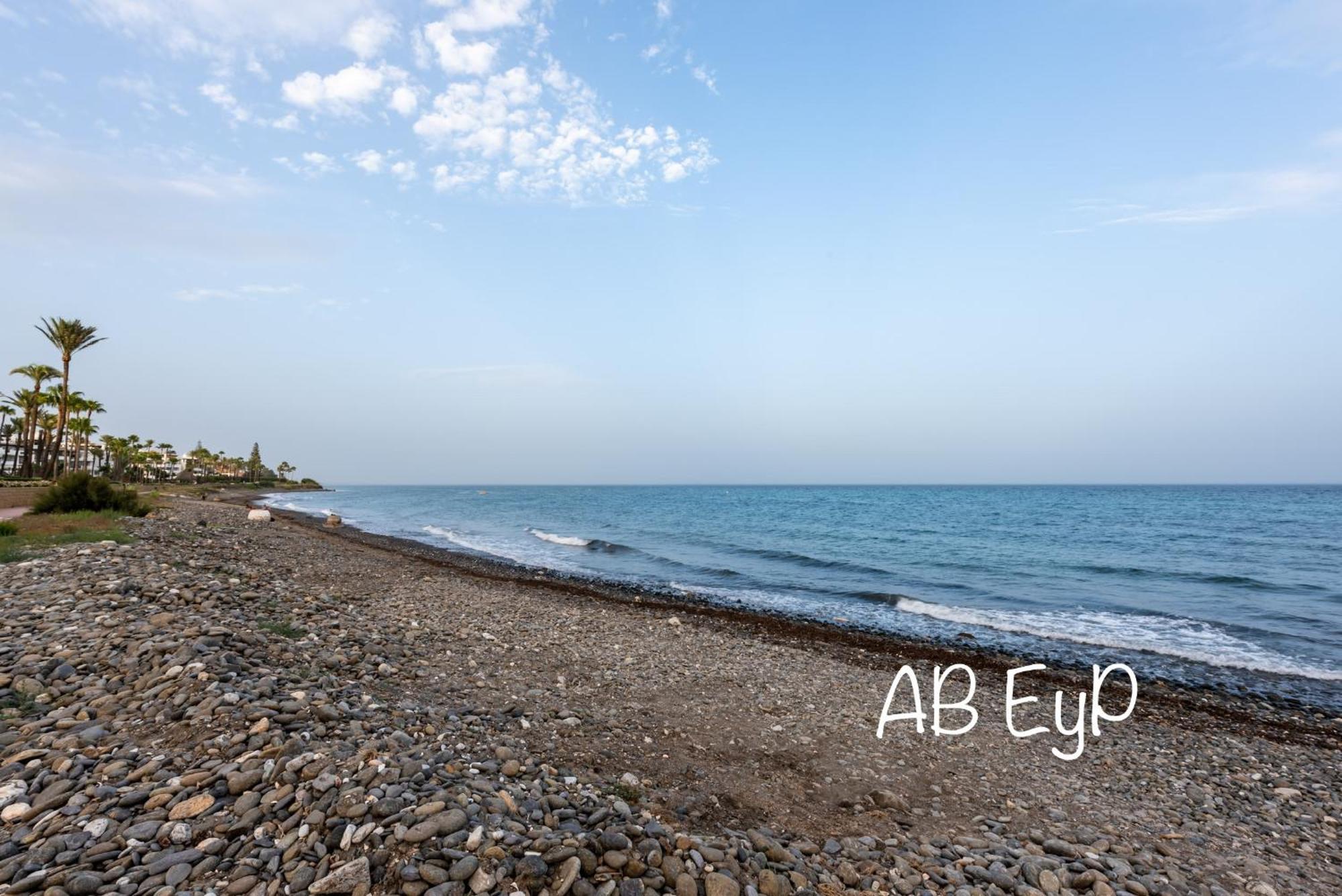 Alcazaba Beach Apartment Estepona Ngoại thất bức ảnh