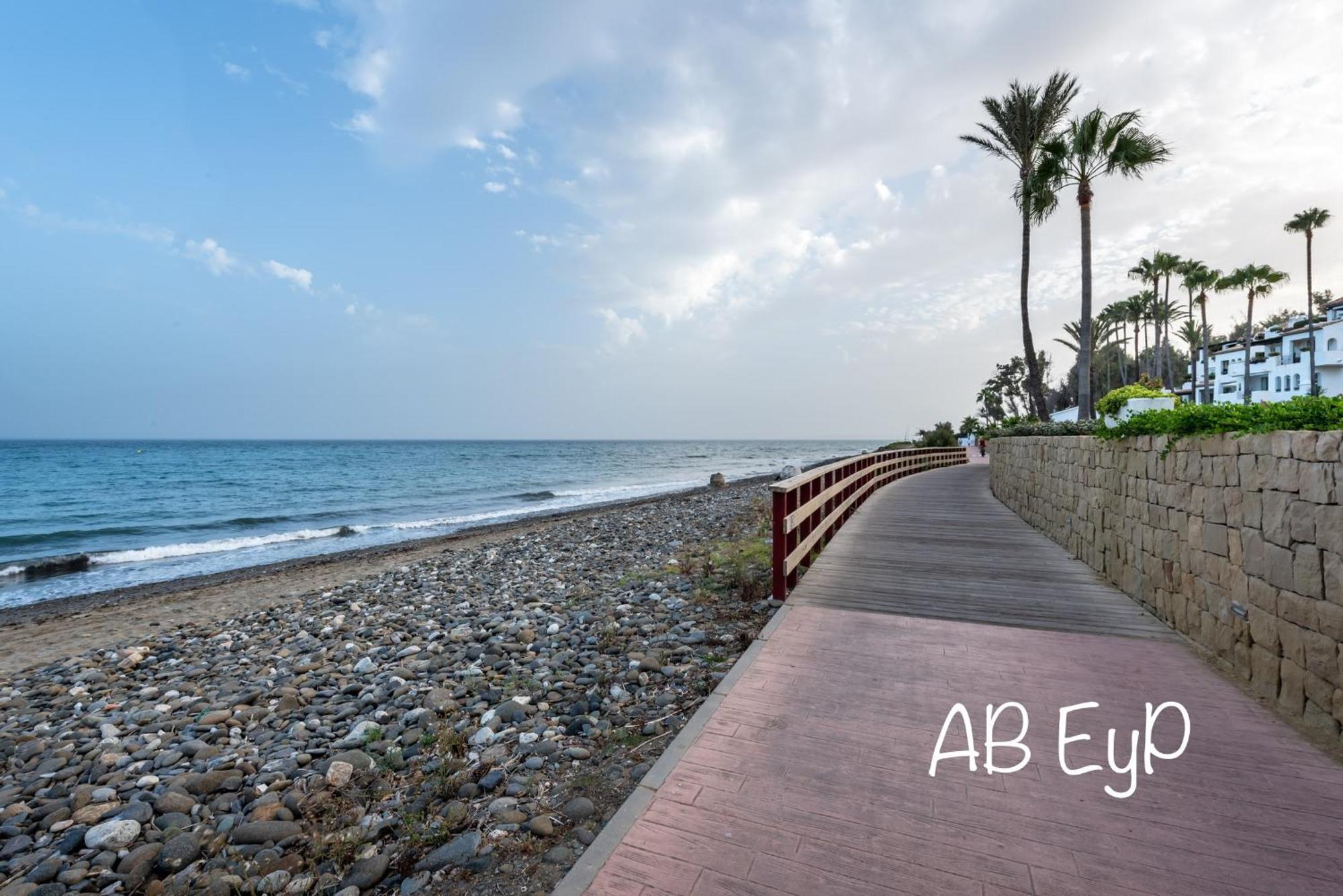 Alcazaba Beach Apartment Estepona Ngoại thất bức ảnh
