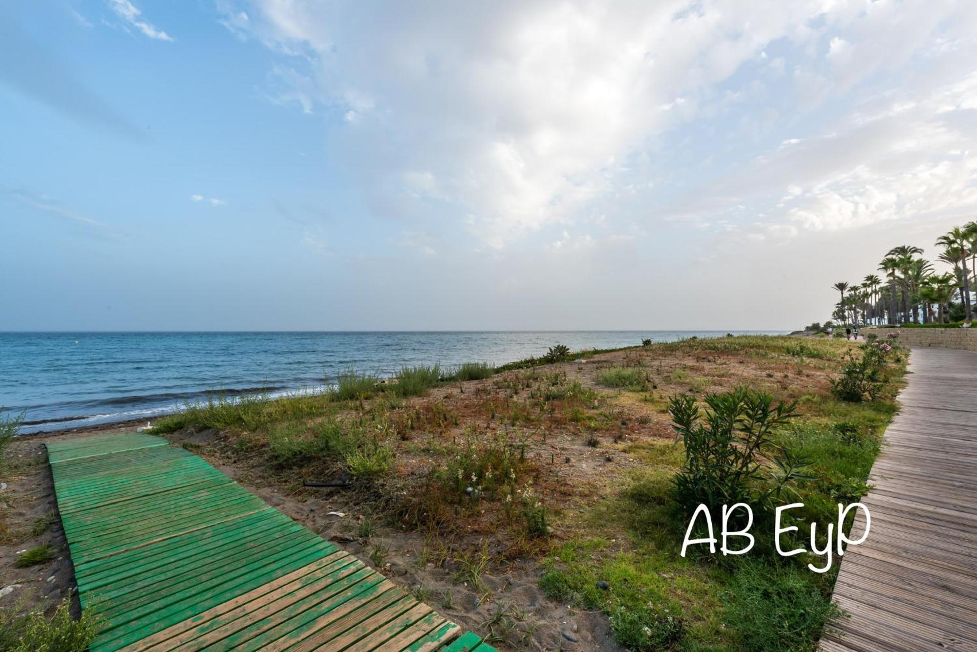 Alcazaba Beach Apartment Estepona Ngoại thất bức ảnh