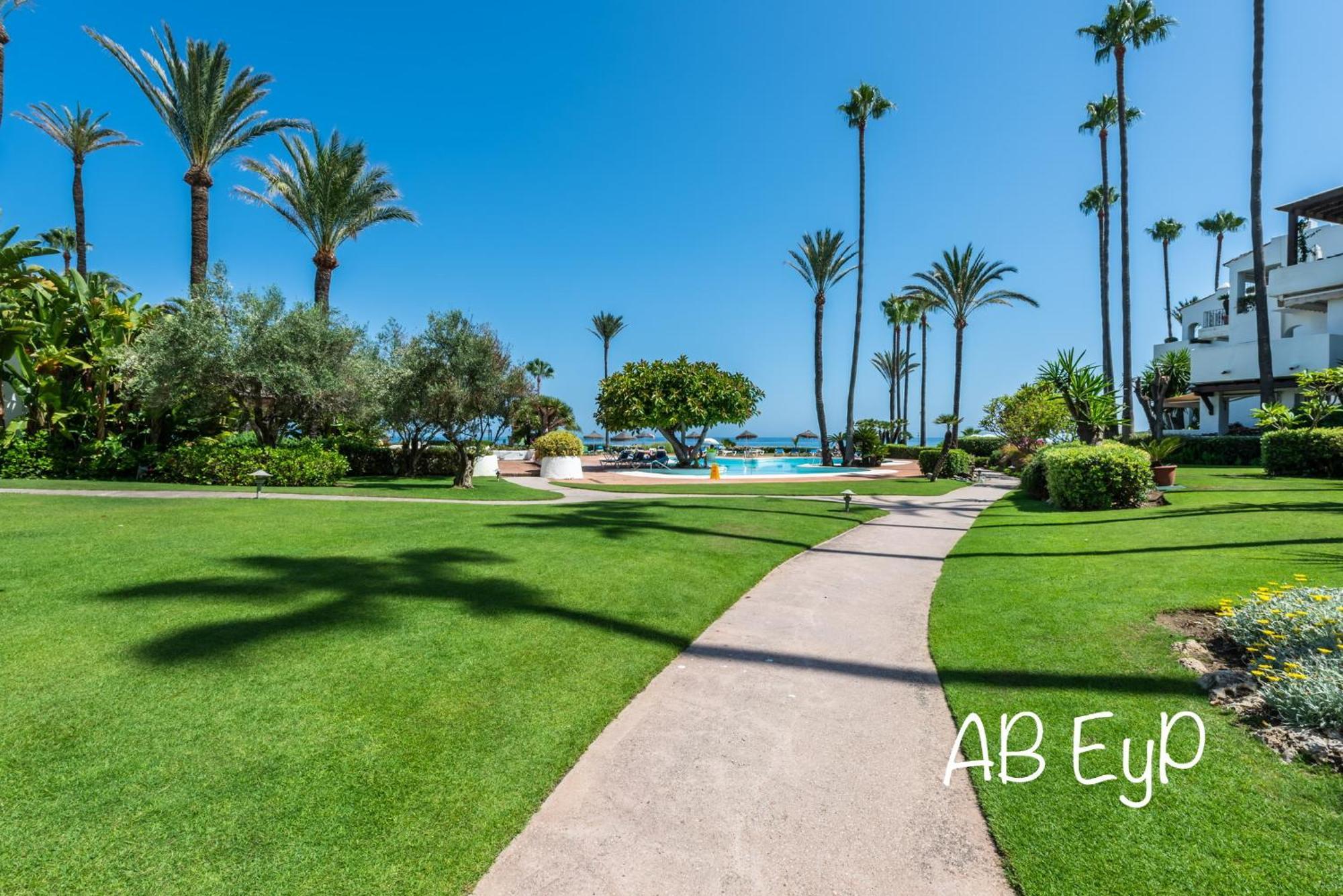 Alcazaba Beach Apartment Estepona Ngoại thất bức ảnh