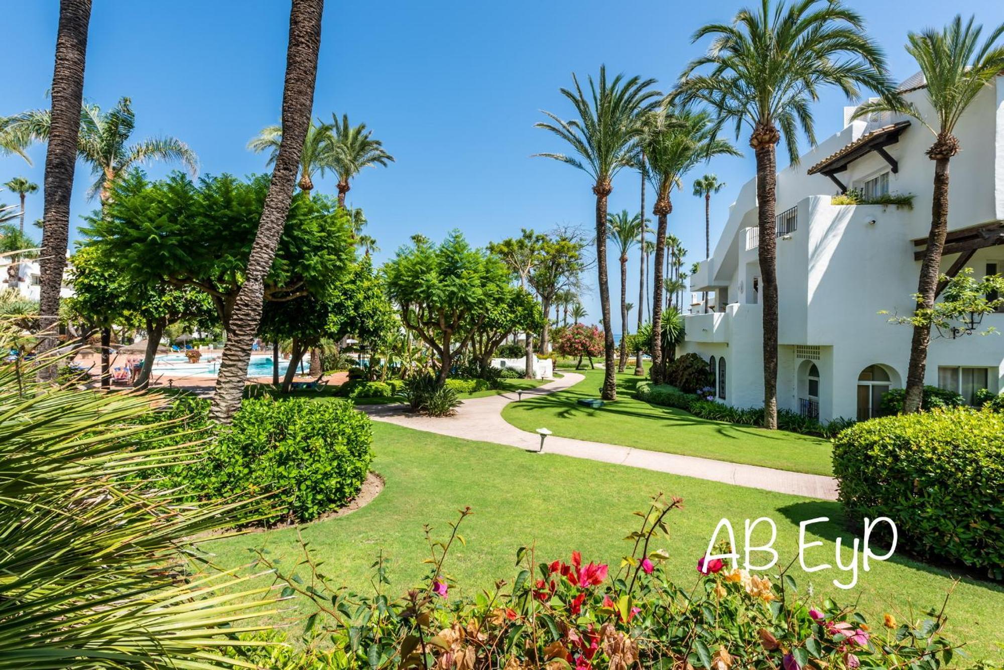 Alcazaba Beach Apartment Estepona Ngoại thất bức ảnh