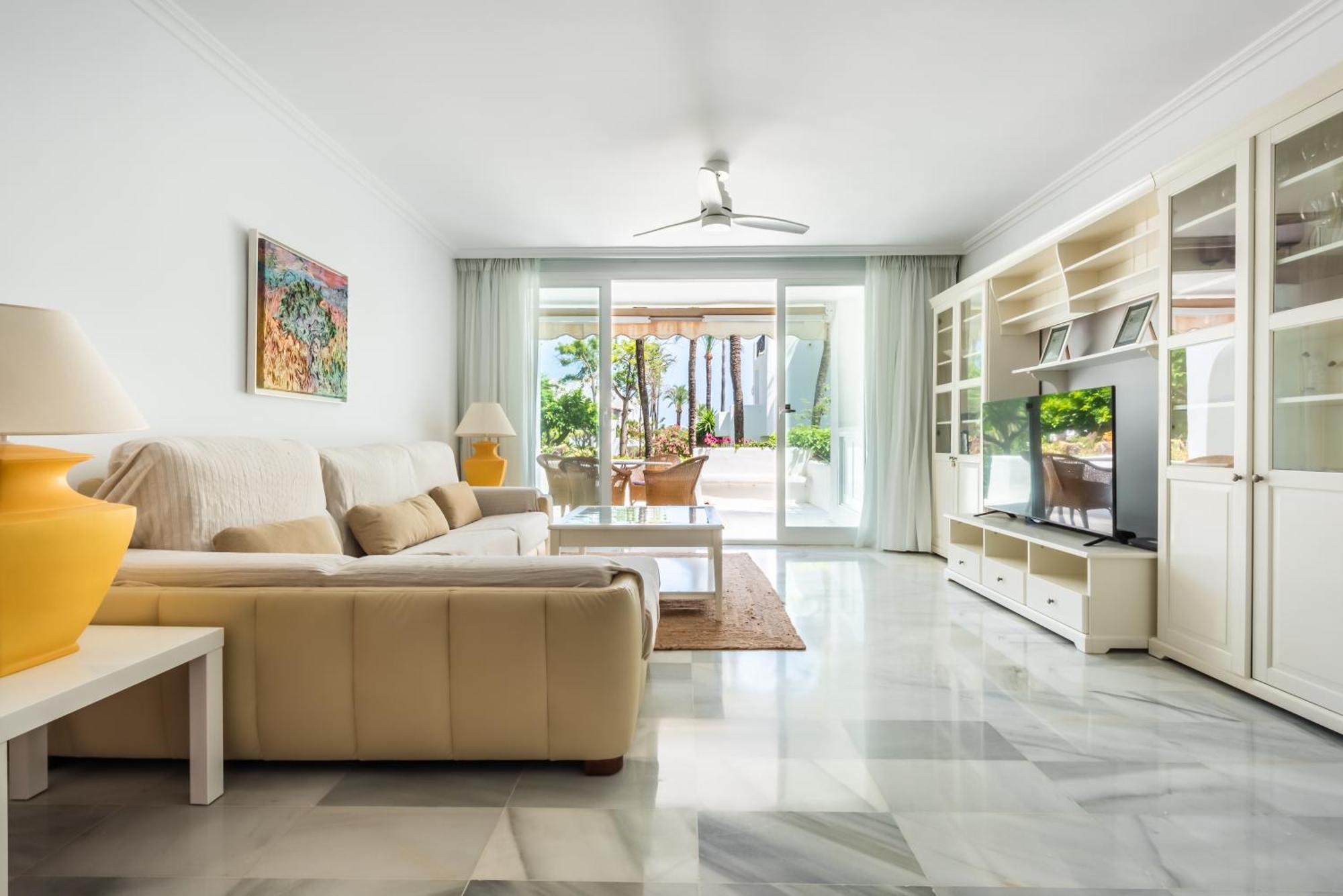 Alcazaba Beach Apartment Estepona Ngoại thất bức ảnh