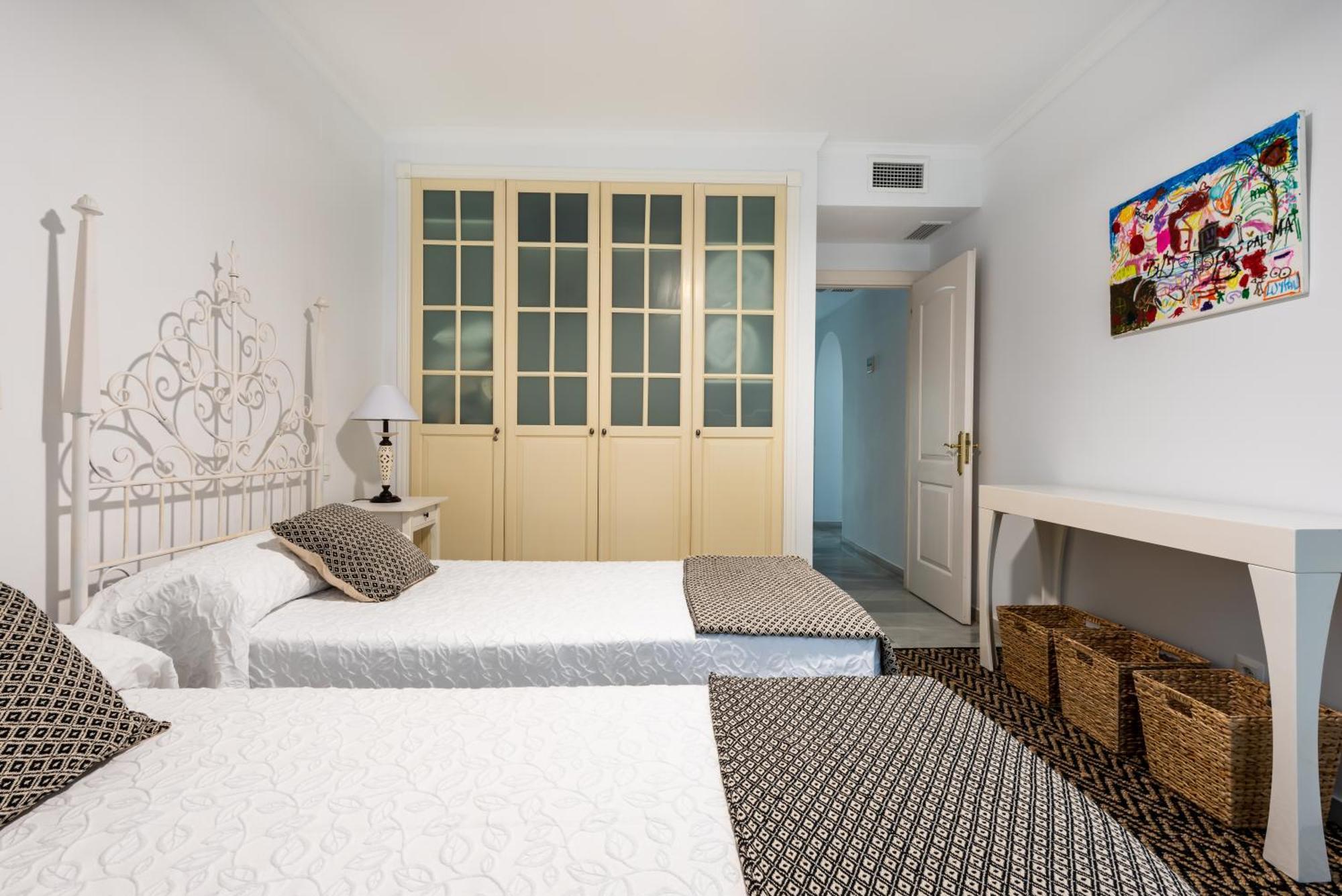 Alcazaba Beach Apartment Estepona Ngoại thất bức ảnh