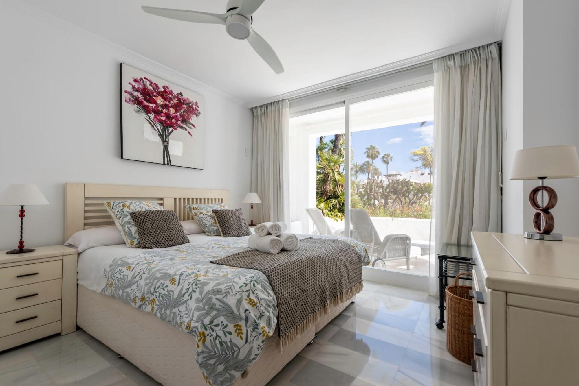 Alcazaba Beach Apartment Estepona Ngoại thất bức ảnh