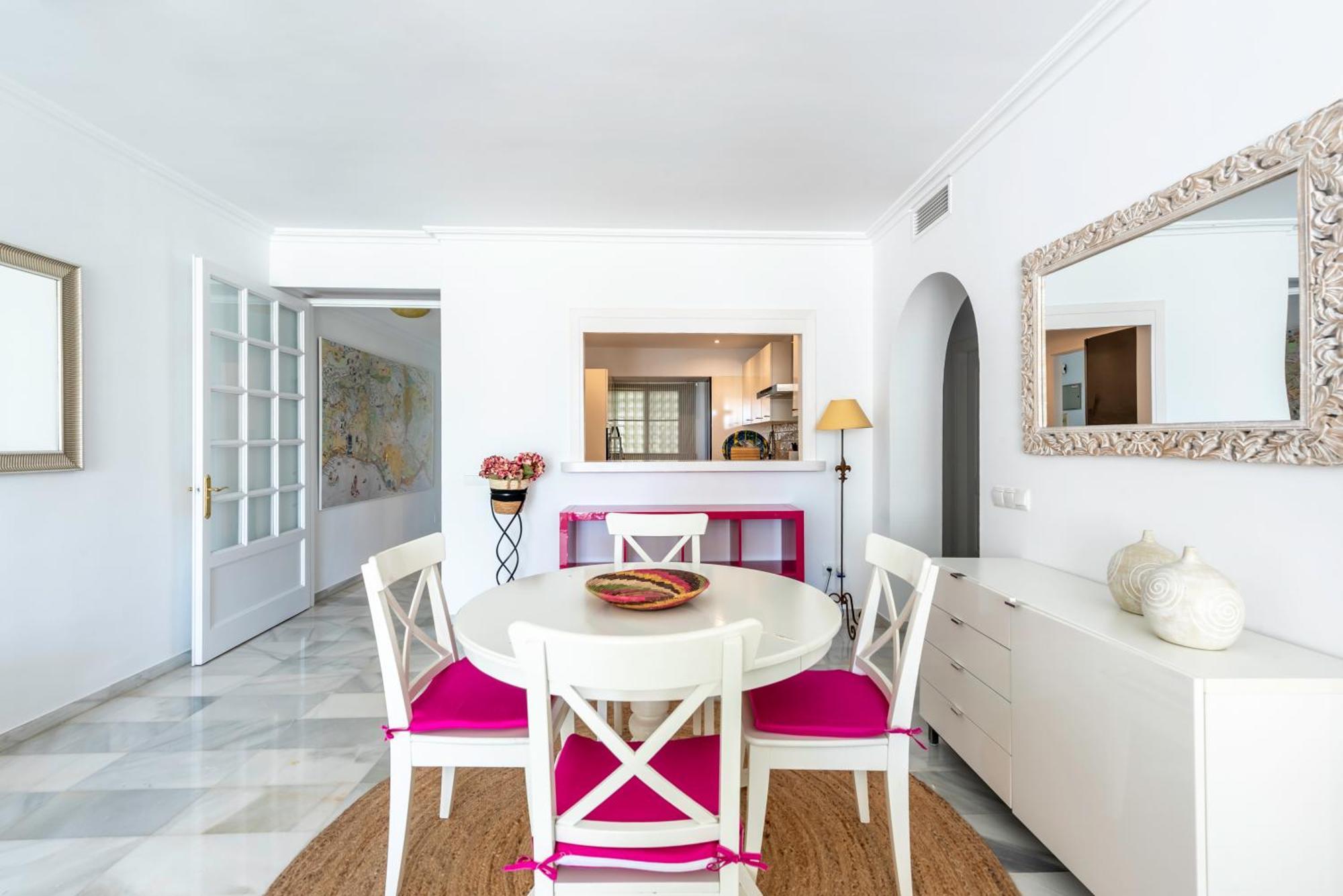 Alcazaba Beach Apartment Estepona Ngoại thất bức ảnh