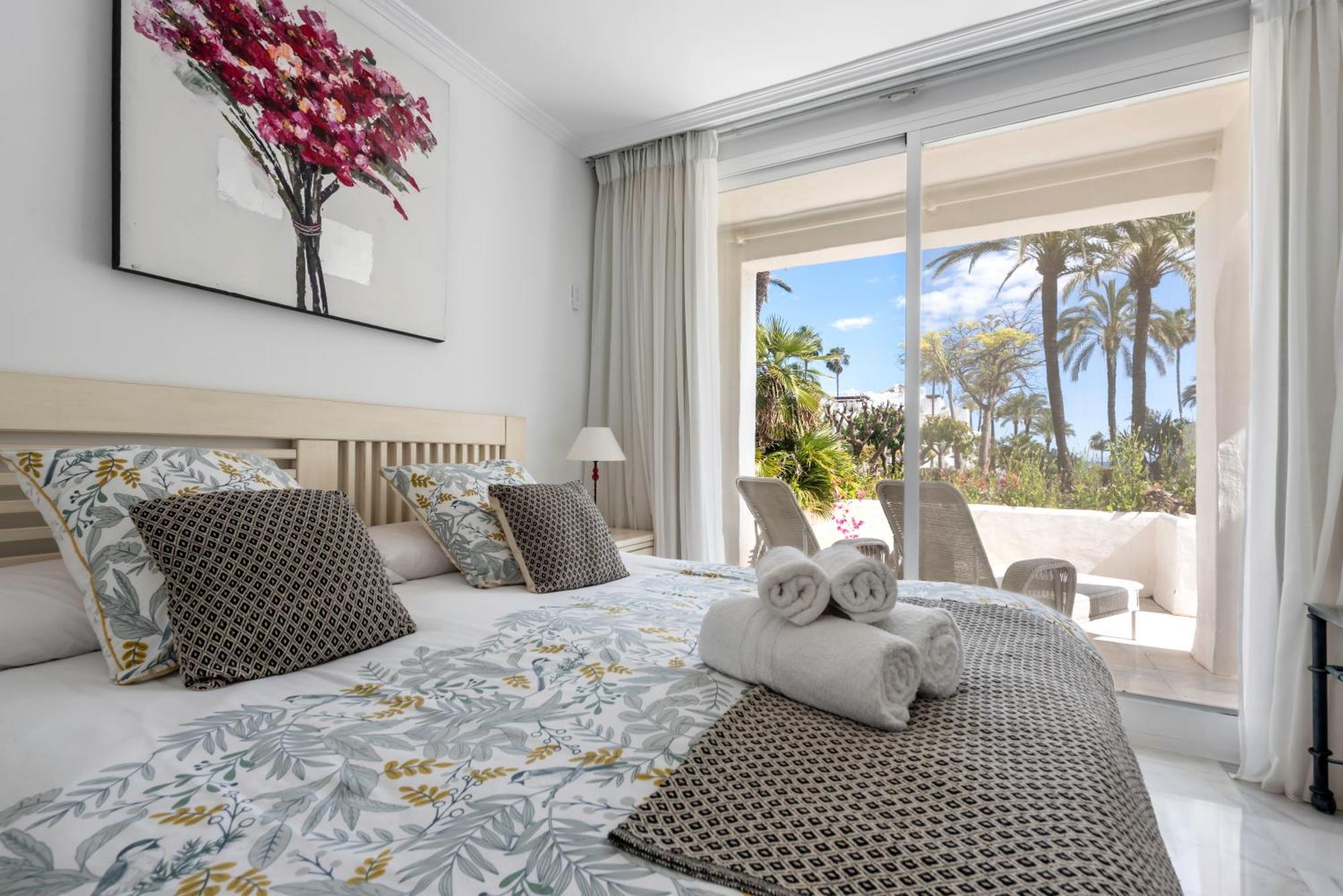 Alcazaba Beach Apartment Estepona Ngoại thất bức ảnh