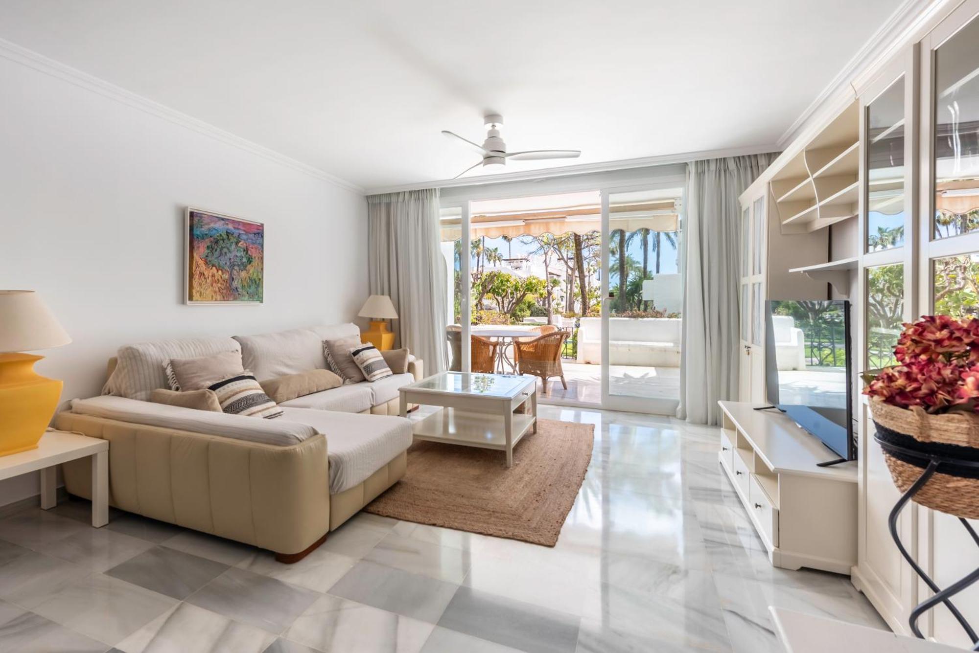 Alcazaba Beach Apartment Estepona Ngoại thất bức ảnh
