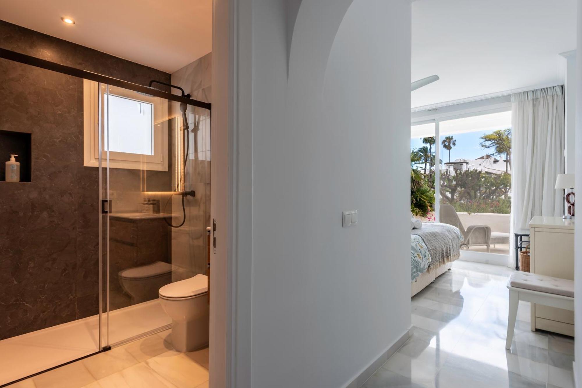 Alcazaba Beach Apartment Estepona Ngoại thất bức ảnh